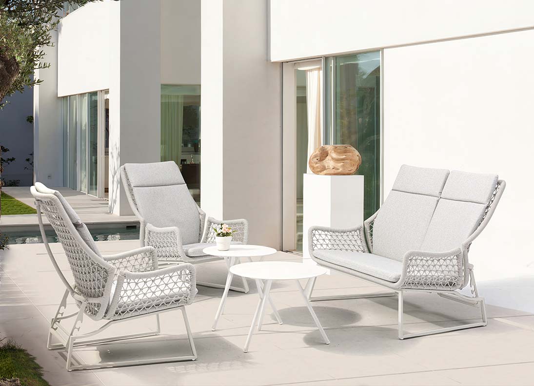The Ultimate Guide to Choosing Outdoor Furniture