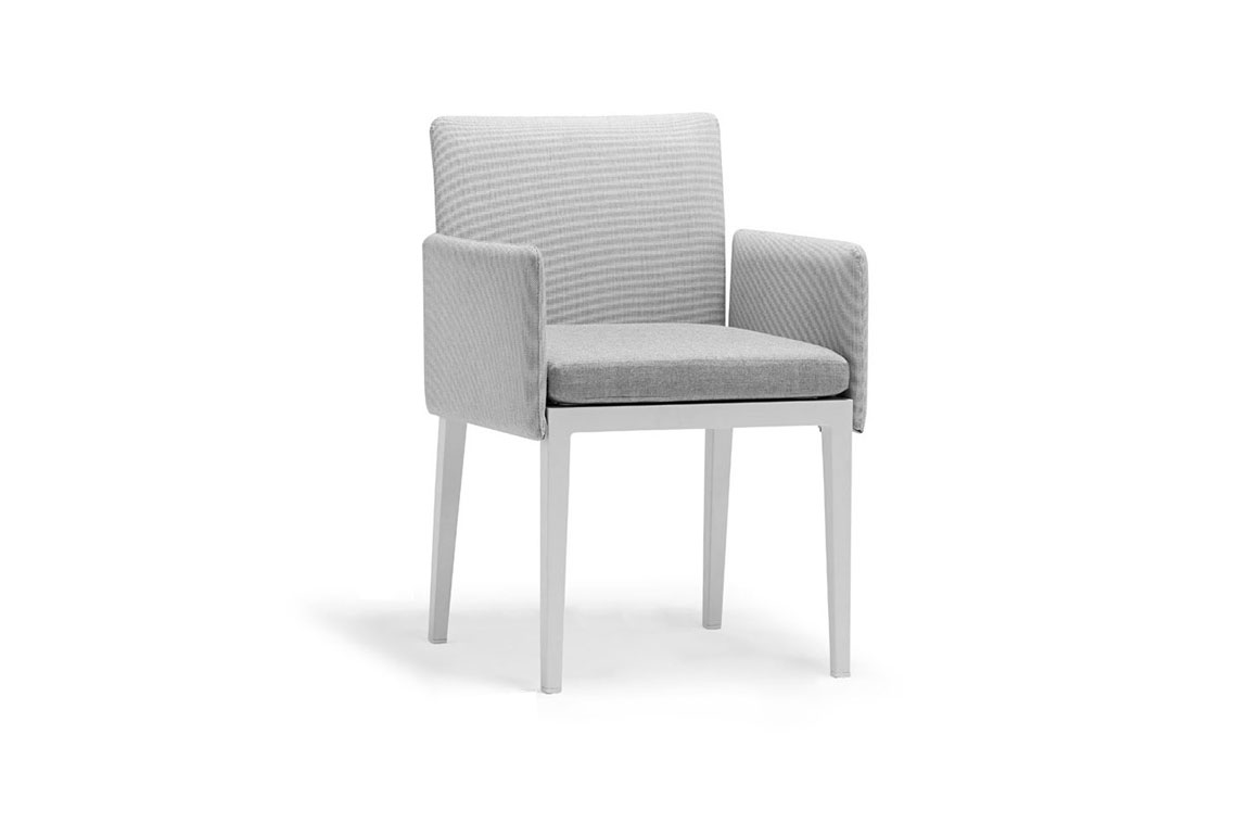Welcome dining chair with armrest