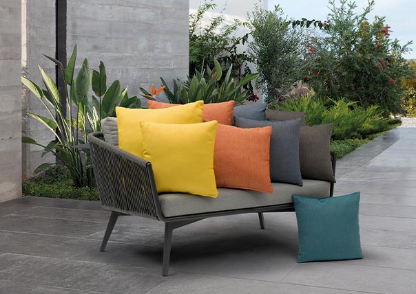 Creating a Modern Outdoor Space:Styling Outdoor Furniture to Match
